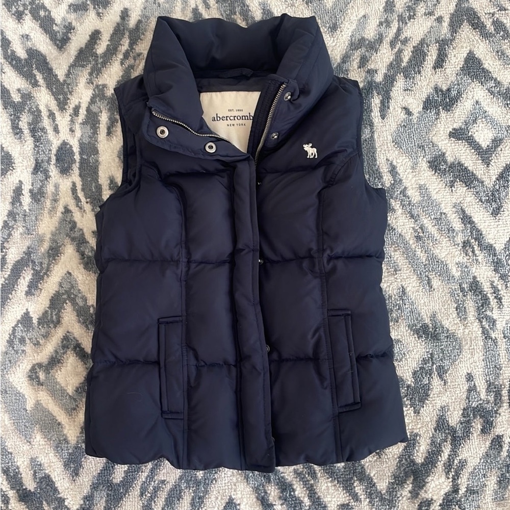 Abercrombie navy blue vest large